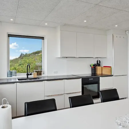 Stunning In V With Kitchen * Эсбьерг