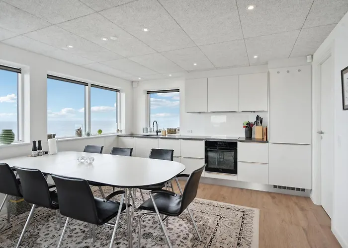Stunning In V With Kitchen * Esbjerg